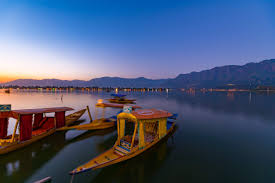 Kashmir to Manali: Scenic Bliss Tour Package