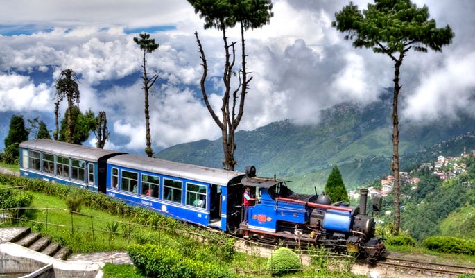 Enchanting Himalayas Escape: Gangtok, Pelling & Darjeeling Family Tour Tour Package